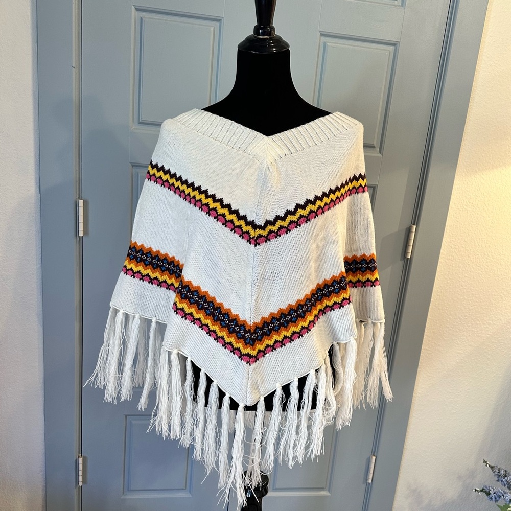 Rodeo Ready! NWT white knit poncho w/ zigzag & fringe from Earthbound Trading.